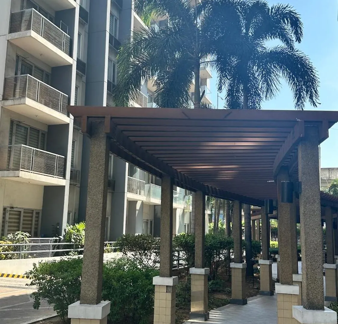 One Palm Tree Villas Across Naia Terminal 3 By IV Jds Aparthotel Manila