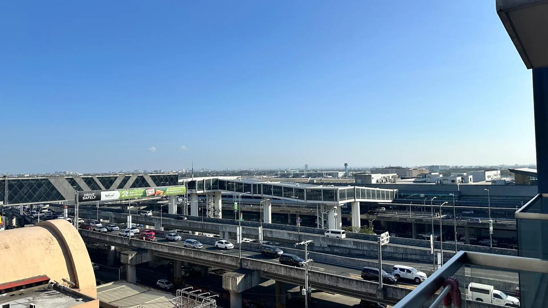 One Palm Tree Villas Across Naia Terminal 3 By IV Jds Aparthotel Manila Filippinerne